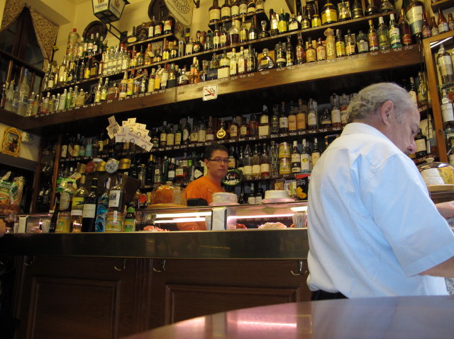 Inside Quimet et Quimet.JPG